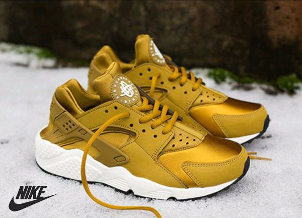 Itzfitzjames's tweet photo. ( SALE ) GOLD AIR HUARACHES $ 110.00 https://t.co/cfafFq2ImP Use code RAY for 10% off discount https://t.co/zaeEz1qzMw