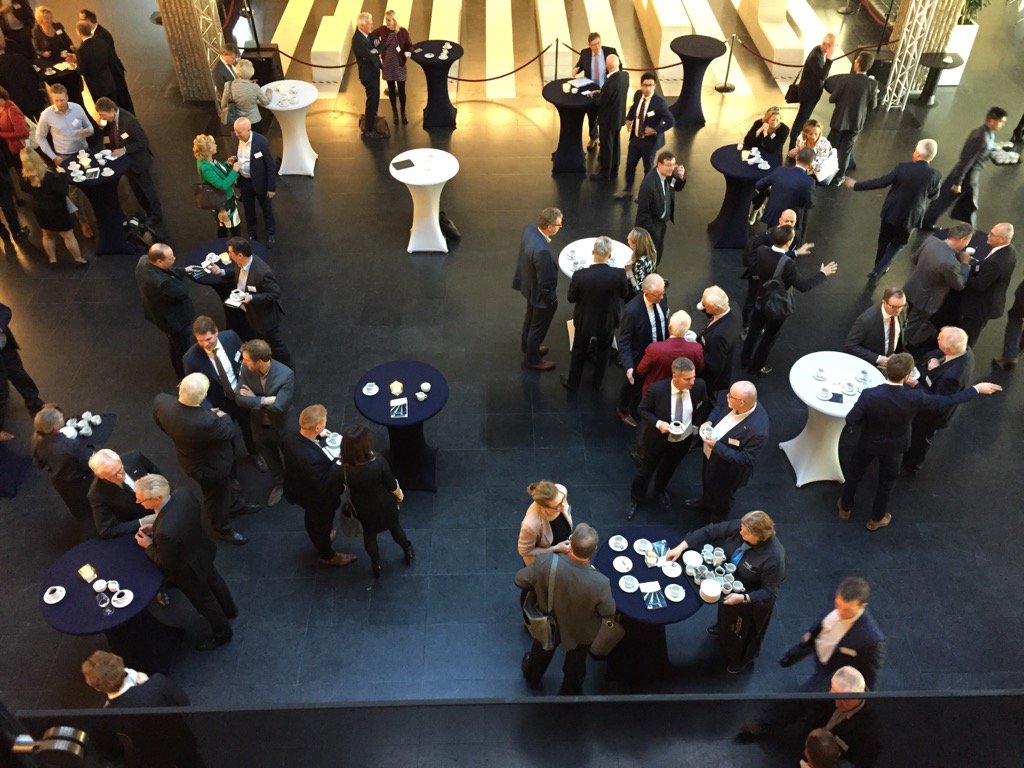 #bestuurdersdiscours2016 Waarom stellen we niet de vraag hoe we écht in contact komen met de samenleving ?