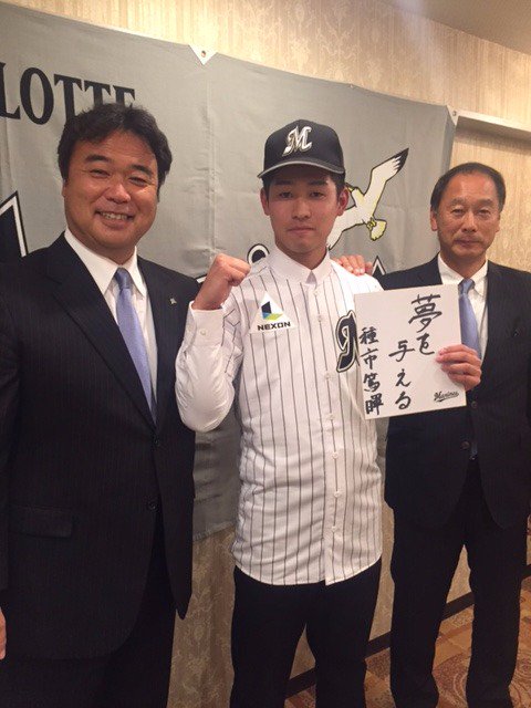 ドラフト6位の種市篤暉投手と契約を行いました！「青森出身の選手