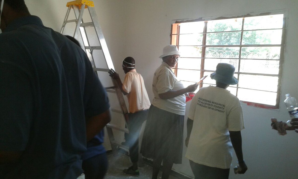 DOCKDAsa's tweet photo. #16DaysofActivism# DOCKDA team &amp; community volunteers setting up new Safe House https://t.co/Lo8skG1uOg