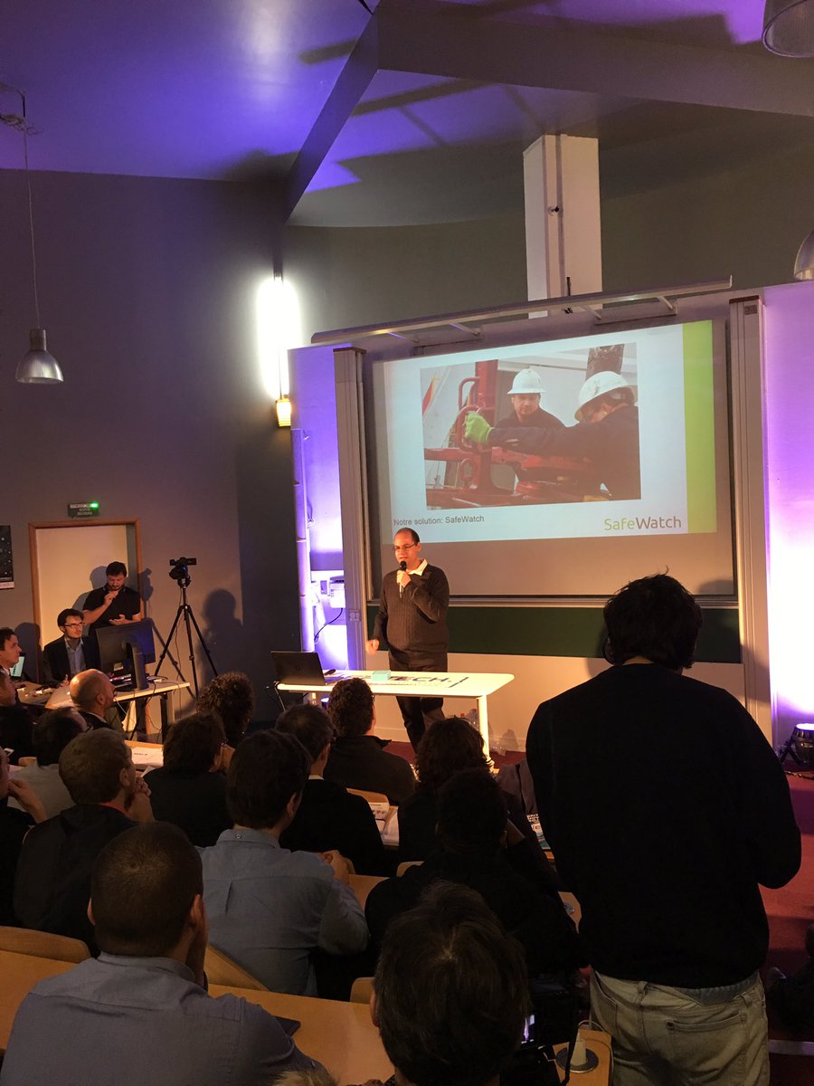 Epitech's tweet photo. #EpitechXP2016 le groupe #EpitechInnovativeProject @Safe_Watch est en train de passer aux #TropheesEIP https://t.co/HaQ7L2aVXl
