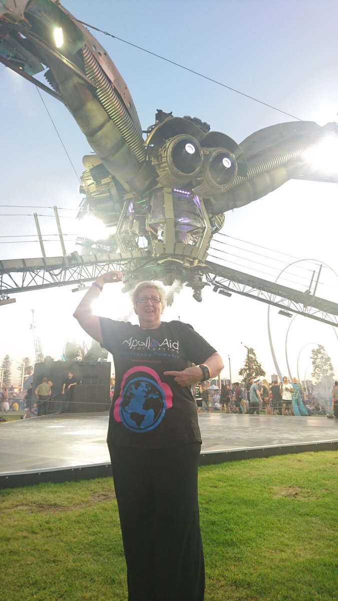 lizzyp29's tweet image. .@TheApolloAid Rocking the tee in front of the Arcadia spider.