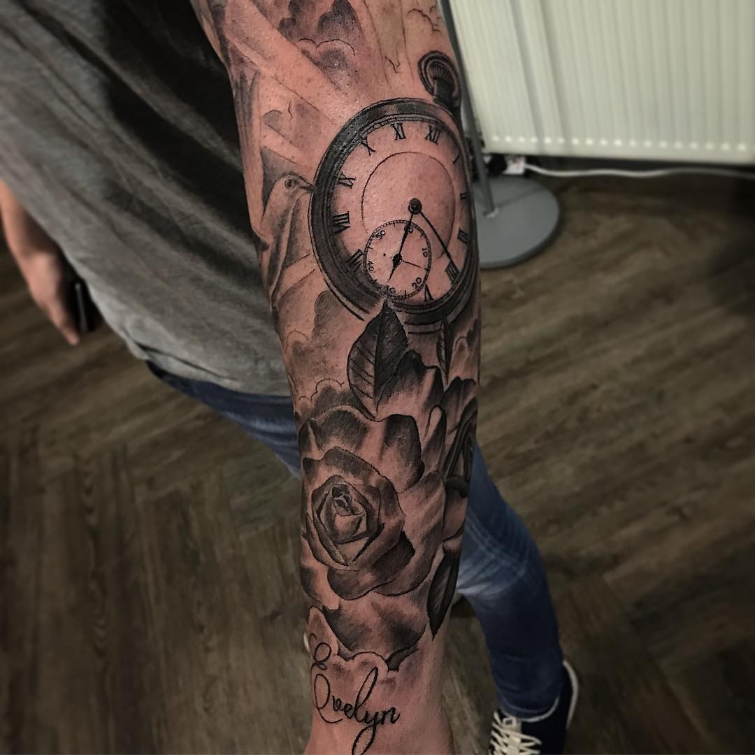 MagnumTattoo's tweet photo. Such an incredible rose &amp; watch tattoo by @CallumTattoo using #magnumtattoosupplies  

#tatt #tattooist #rosetat #watchtattoo #kurosumi https://t.co/fILNFSDH6C
