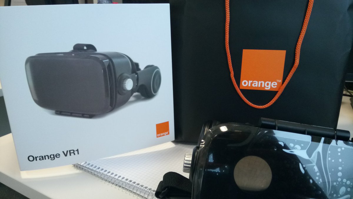 MahewenM's tweet photo. Merci à @orange pour mon super cadeau 🎁 cc @STEINERDAVID #Orange #100pour100fibre #SalonCopro #LaVieEnOrange https://t.co/1fVJw9XnYM