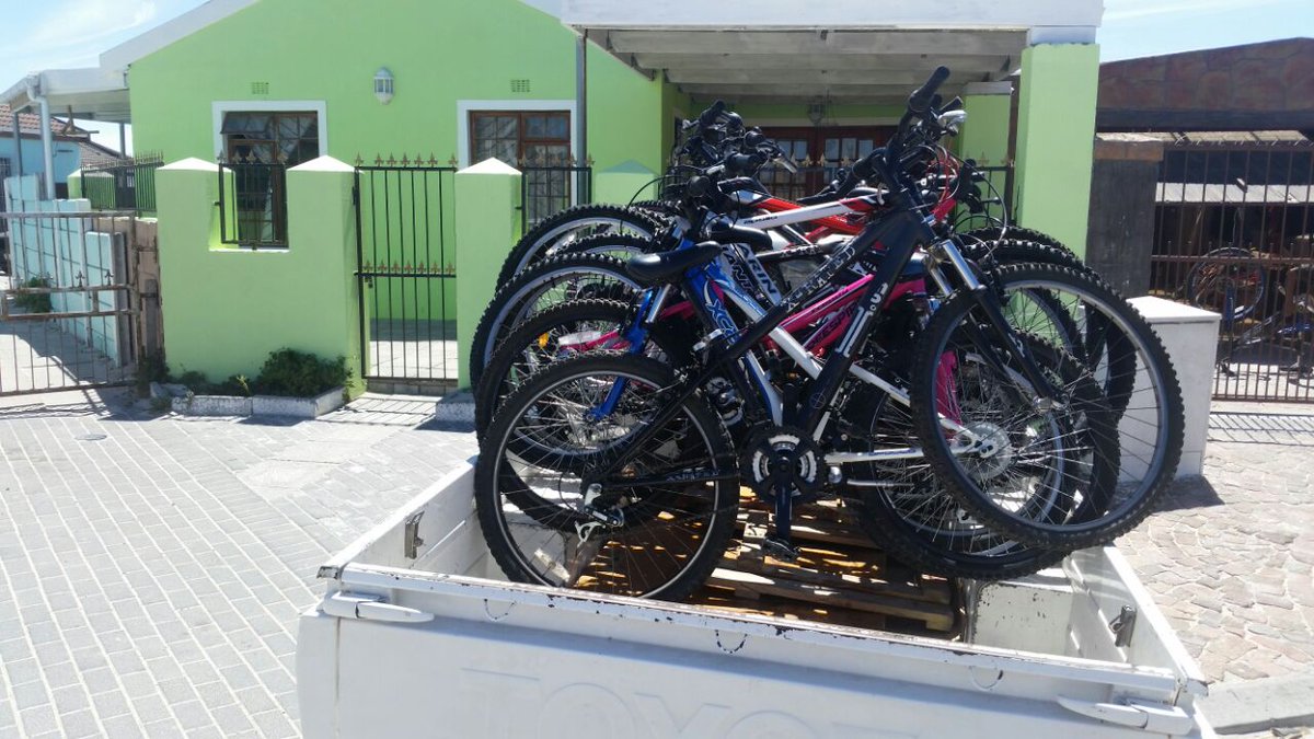 bicyclesbeyond's tweet photo. Off to the @MPlainFestival in #Westridge we go! Some of the used/refurbished bikes we'll have on sale #BargainBikes #LowCostTransport 🙌🙌🙌 https://t.co/VTSRkHZ9aH