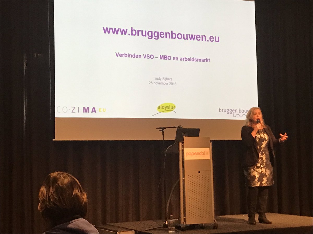 Collega Trudy Sijbers houdt een bevlogen verhaal...
#bruggenbouwen #hetcongres #OpPapendal