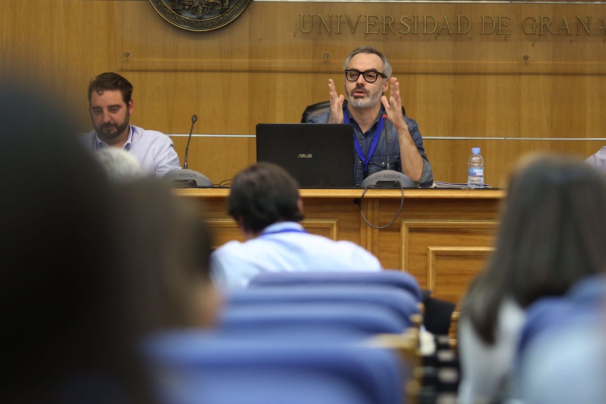 foroUSAES's tweet photo. Dando una charla TOP @arnaugutierrez en #GlobalKnowledgeUGR. Ciudades como redes de internacionalización https://t.co/LhO8vwpLOa