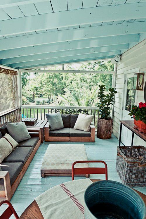 ScreenSolution_'s tweet image. I love this porch, and it looks very similar to the structure of ours (ours is a little smaller, I think). We could definitely do something