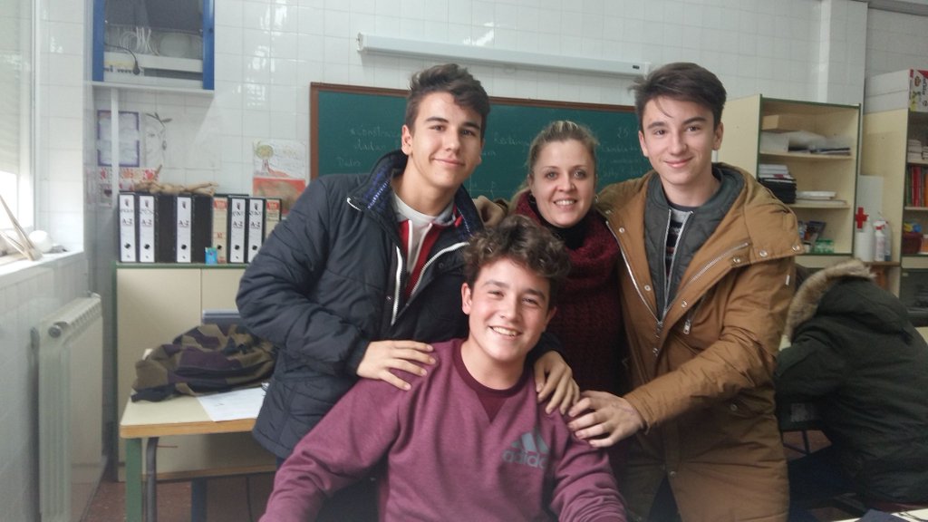luisilloo9's tweet photo. Te queremos #FansEncarni. https://t.co/Y4019SU22i