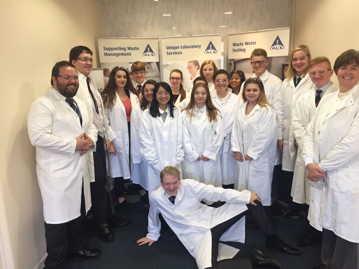 hldobbs's tweet photo. More lab tours are go! @ALSEnviroUK Landau Forte Academy Tamworth Sixth Form students @RoySocChem #ChemistryWeek #ChemNet https://t.co/22pZCieVsu