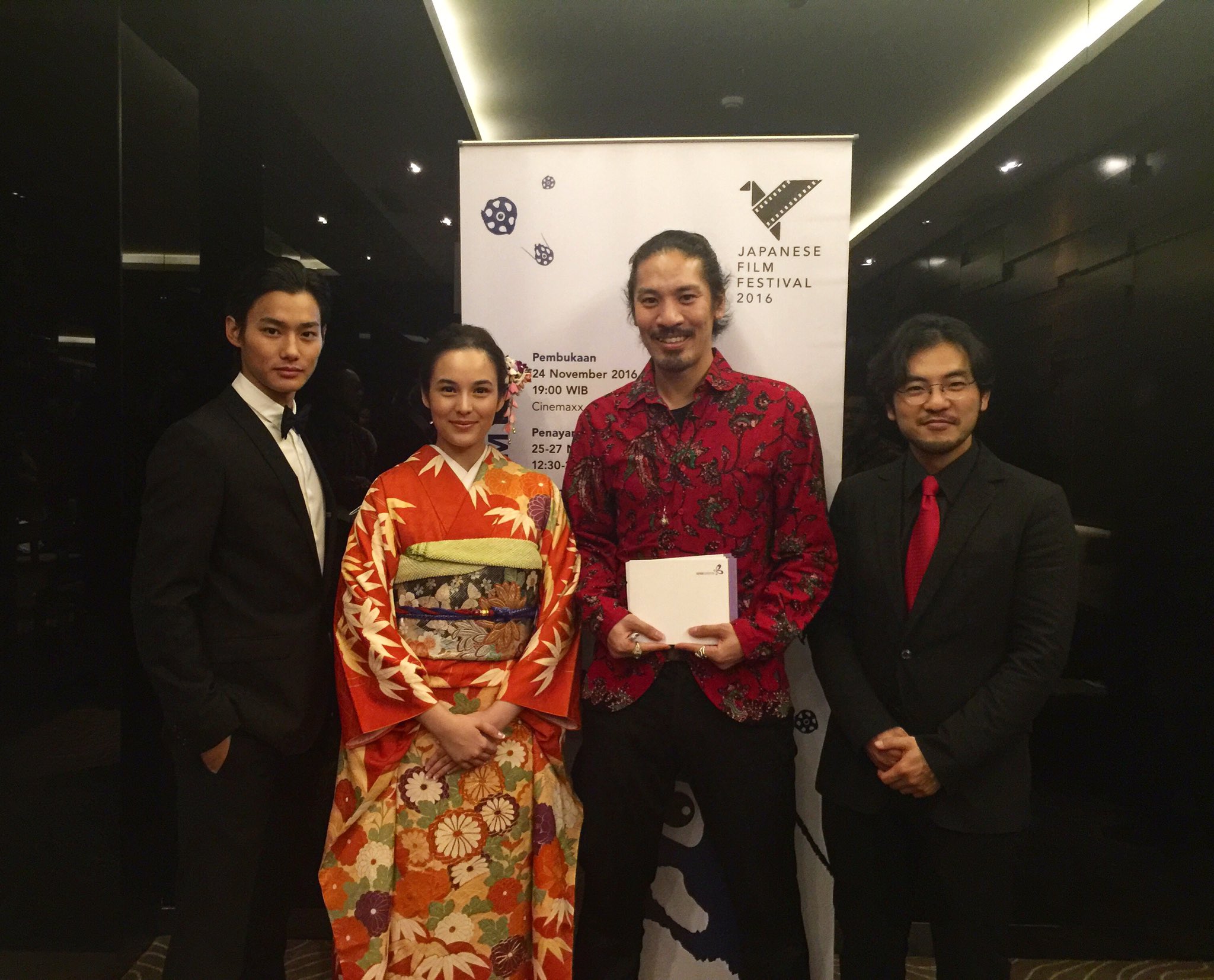 Hiroaki Kato えんとつ町のプペル Poupelleofchimneytown 昨晩のjapanese Film Festival 16オープニングセレモニーにお越し下さった皆様 ありがとうございました ちはやふる監督の小泉徳宏さん 俳優の野村周平さん そして Hiroaki Kato えんとつ町のプペル Poupelleofchimneytown 昨晩のjapanese Film Festival 16オープニングセレモニーにお越し下さった皆様 ありがとうございました ちはやふる監督の小泉徳宏さん 俳優の野村周平さん そして