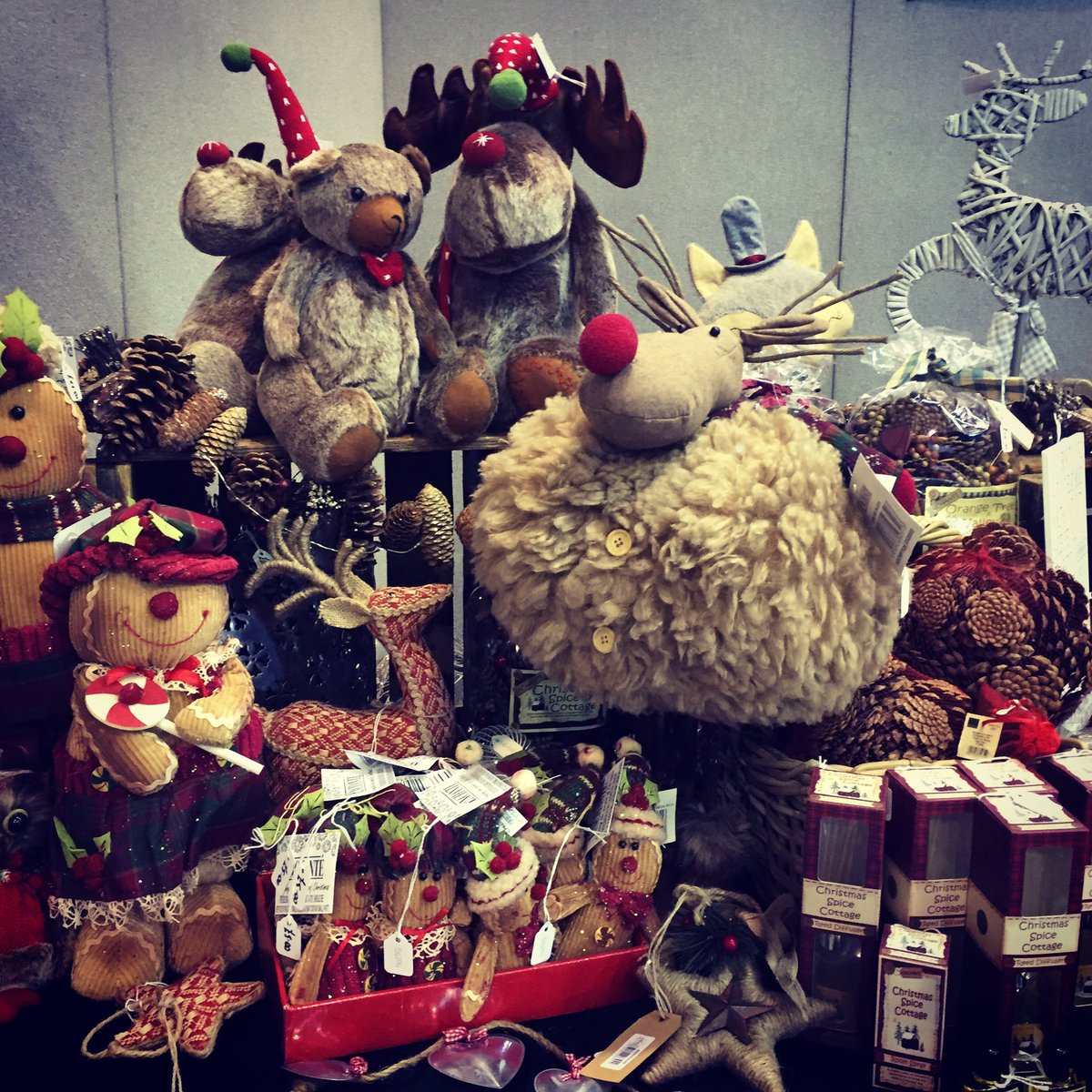 ExCottCreations's tweet photo. 1st day of the Xmas fayre in Exeter today with @jerrysockett &amp; lots more 🎄🎅🎄 https://t.co/pt4PCMHbOK