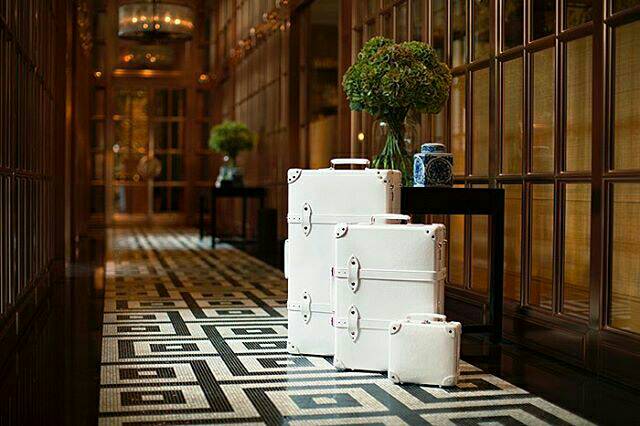 TheWishHub's tweet photo. @Globe_trotter1897's cases in high-gloss metallic pearl from the new deluxe collection 😍 #ChristmasGift #TheWishHub https://t.co/eMMXFvUMEI