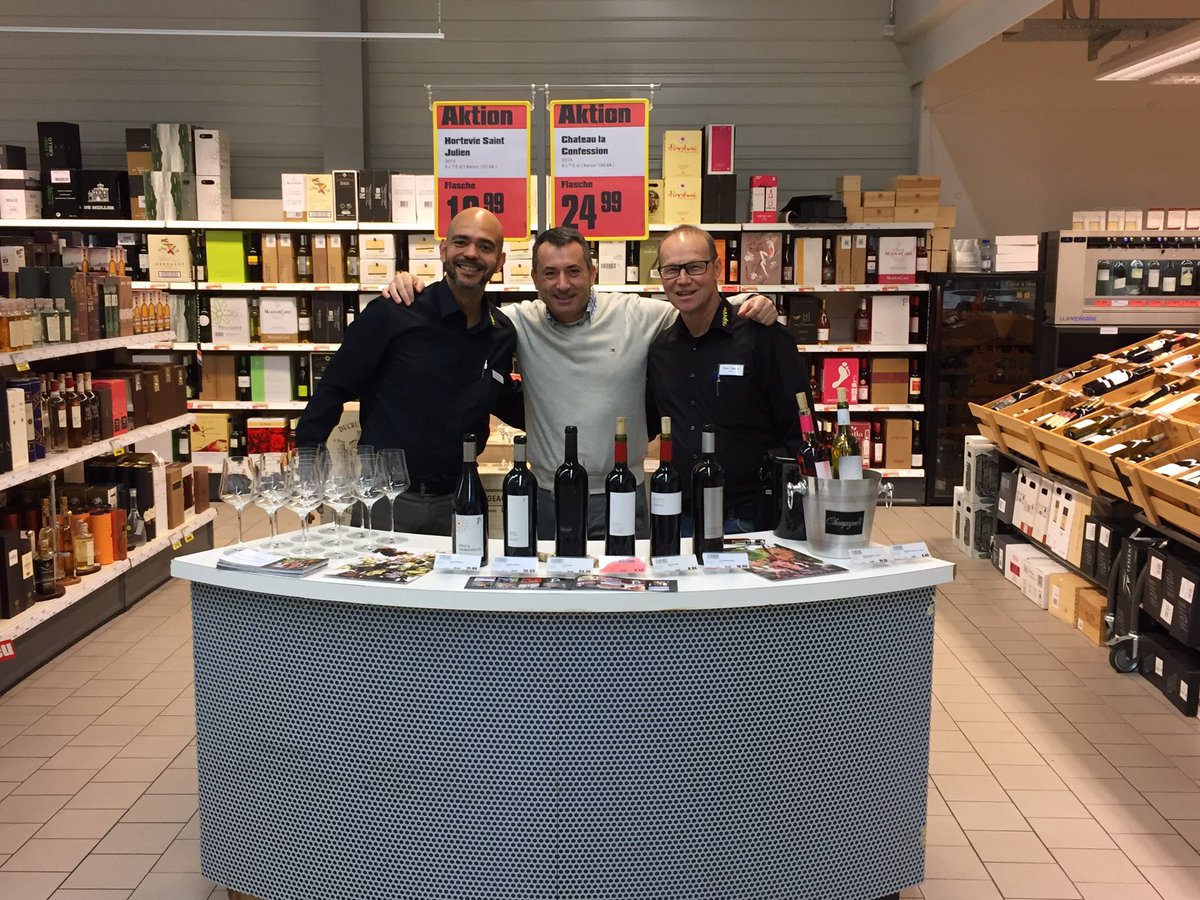 CellerPinol's tweet photo. Workind day #winterthur #switzerland @topCC @doterraalta #garnatxa #topCC #winelover https://t.co/6K5RFAWm5P