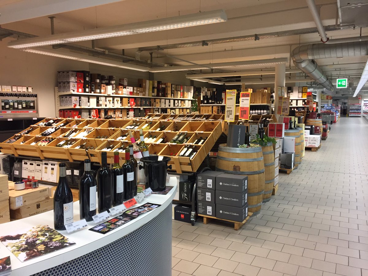CellerPinol's tweet photo. Workind day #winterthur #switzerland @topCC @doterraalta #garnatxa #topCC #winelover https://t.co/6K5RFAWm5P