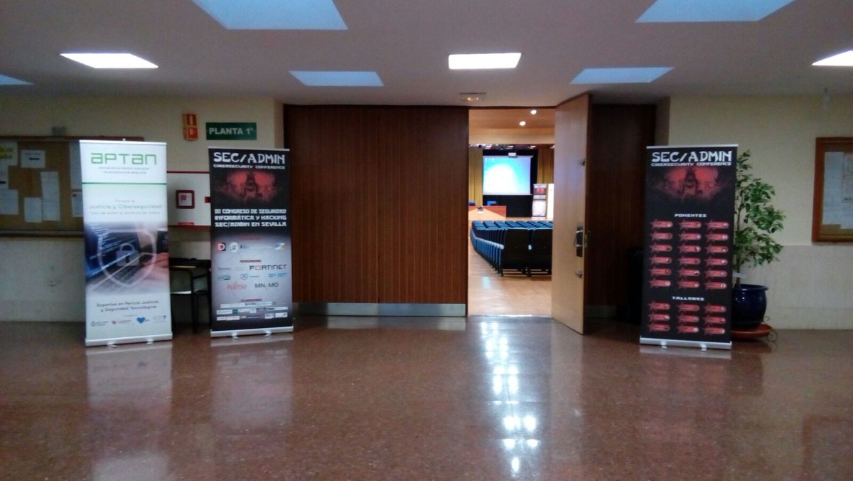 antoniogilmoy's tweet image. Ya en el #secadmin2016 con @AptanInfo y @SoftcomTIC