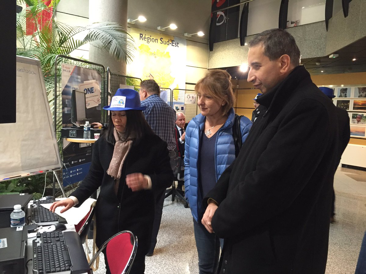 FamyLyon's tweet photo. #digitalAXA Le village #digital est lancé à #Lyon #agence2020 #MonAXA @AXAFrance @DianeDeperrois @BENEDICTE_Lyon @pauline_joly_ @SavierN https://t.co/ADzL12EqbQ