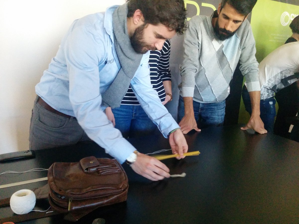CICactualidad's tweet photo. Comienza el reto - Consigue la torre de espaguetis más alta @HolaAstronauts   #Hack2Pro https://t.co/k69PB95PKA
