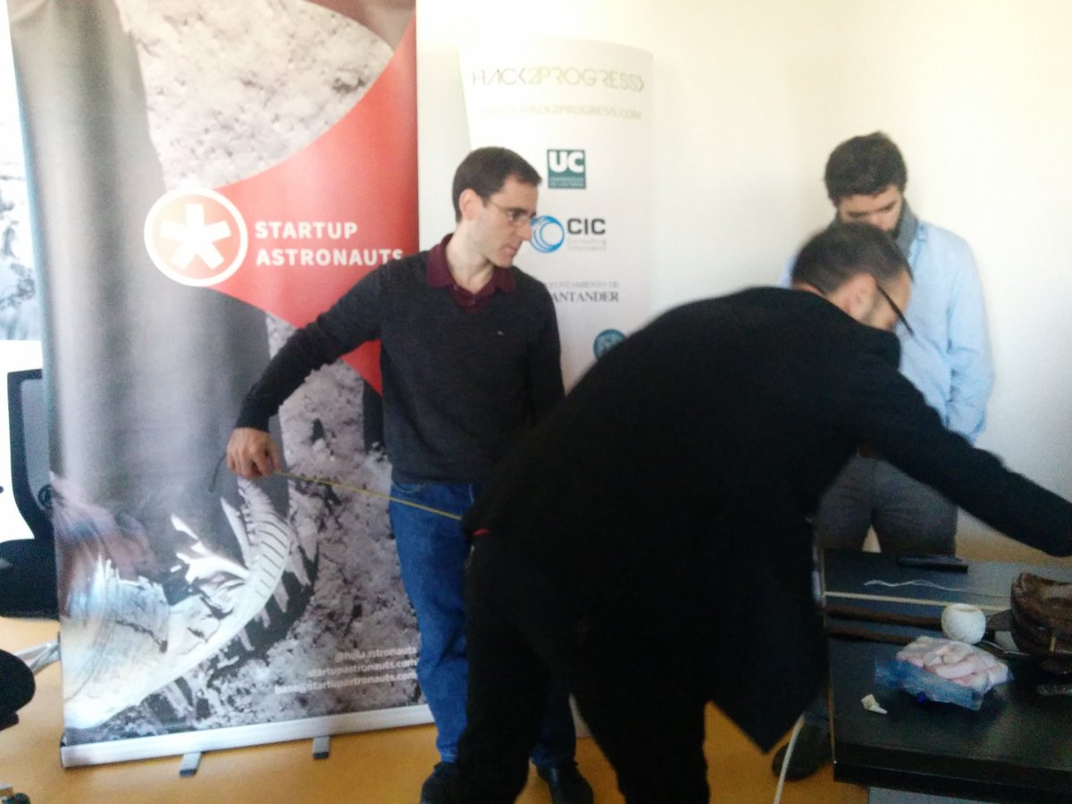 CICactualidad's tweet photo. Comienza el reto - Consigue la torre de espaguetis más alta @HolaAstronauts   #Hack2Pro https://t.co/k69PB95PKA