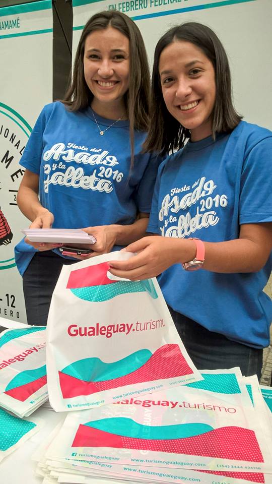GualeguayOK's tweet photo. Calentando motores! #Gualeguay se encuentra participando de la Noche de las Provincias, promocionando #FiestaDelAsadoYLaGalleta 2016 https://t.co/9b1eRY0v0l