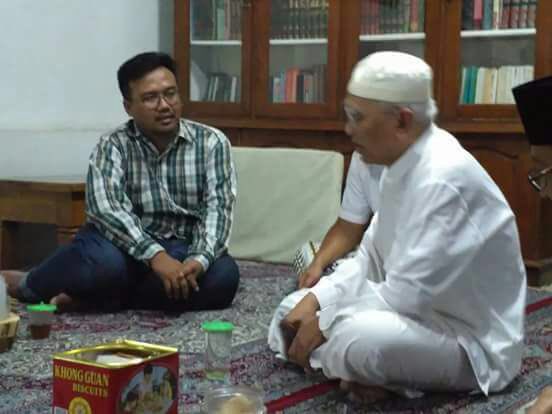 CandraMalik's tweet photo. Alhamdulillah, betapa indahnya akhlak mulia dan teladan Kiai-ku. Abah Mus menerima Pandu dengan ramah dan hangat. https://t.co/ndUj1yuo5U