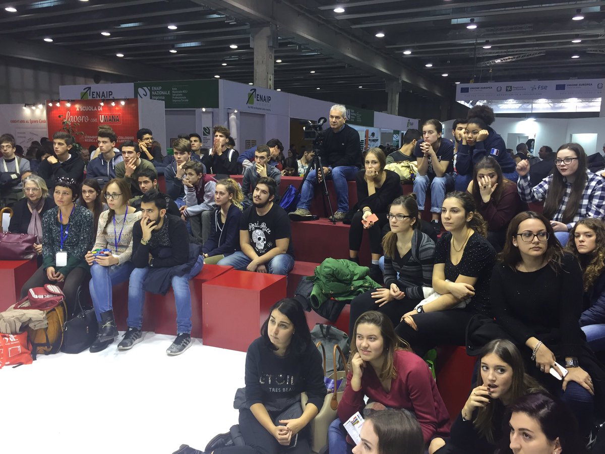 Innovatori d'impresa (@we4italy) on Twitter photo Tutti attentissimi durante il video prima di rispondere all'ultima domanda: chi vincerà? <a href="/eroidimpresa/">Eroi di Impresa</a> #JobUnioncamere <a href="/unioncamere/">Unioncamere</a> Tutti attentissimi durante il video prima di rispondere all'ultima domanda: chi vincerà? <a href="/eroidimpresa/">Eroi di Impresa</a> #JobUnioncamere <a href="/unioncamere/">Unioncamere</a>