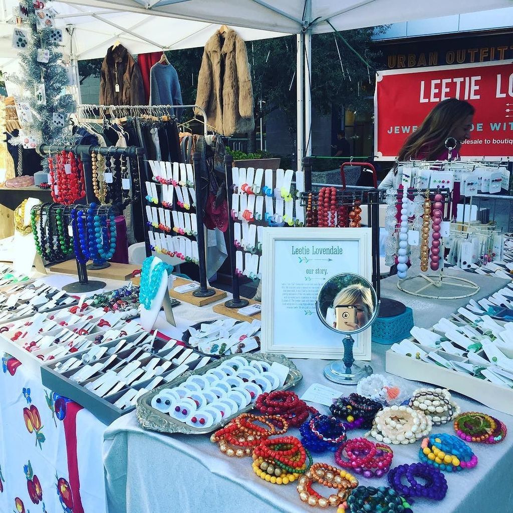 LeetieLovendale's tweet photo. Who wants an alternative to #blackfriday ?? Hop on over to @cityscapephx for #AlternativeB… https://t.co/FIMPuZibk1 https://t.co/3c2TSeuKmK