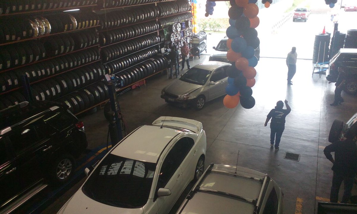 ¡LLENO TOTAL APROVECHE ESTE FIN DE SEMANA
BLACK SALE DOÑO!
#blacksale #blackfriday #viernesnegro #elsalvador #llantas #Toyo #Maxxis #lleno