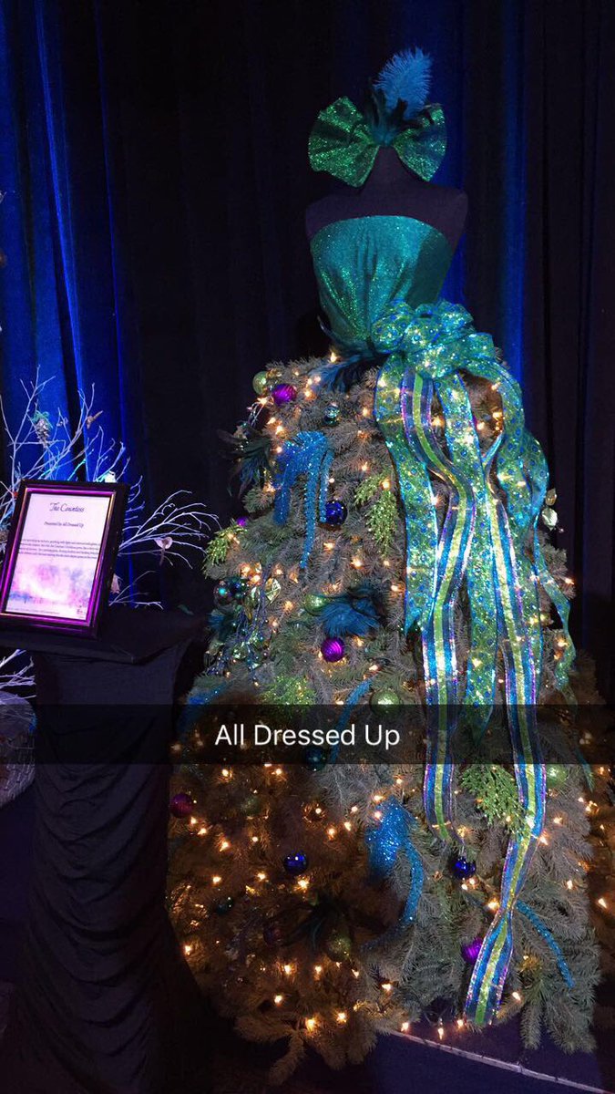 rootwing7's tweet image. Happy to be kicking off the holidays with @MentalHealthNS as the family does every year! #FOT2016