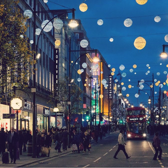 PMLServicesUK's tweet photo. Are you feeling the Black Friday’s fever today?🔥 See properties near Oxford Circus on our website #pmlservices #pml #blackfriday #roomtorent https://t.co/cUKRRbbiAa