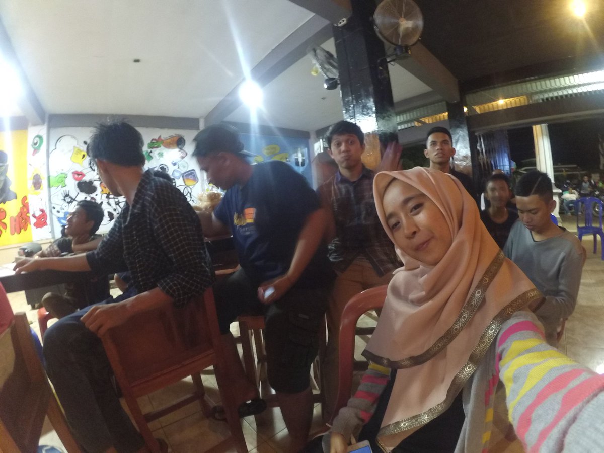 Bazaar Comedy selesai Alhamdulillah. Terima kasih untuk kafe TUAN MUDA PANGKEP + Penontonnya yang asiqueee~ 😎👏