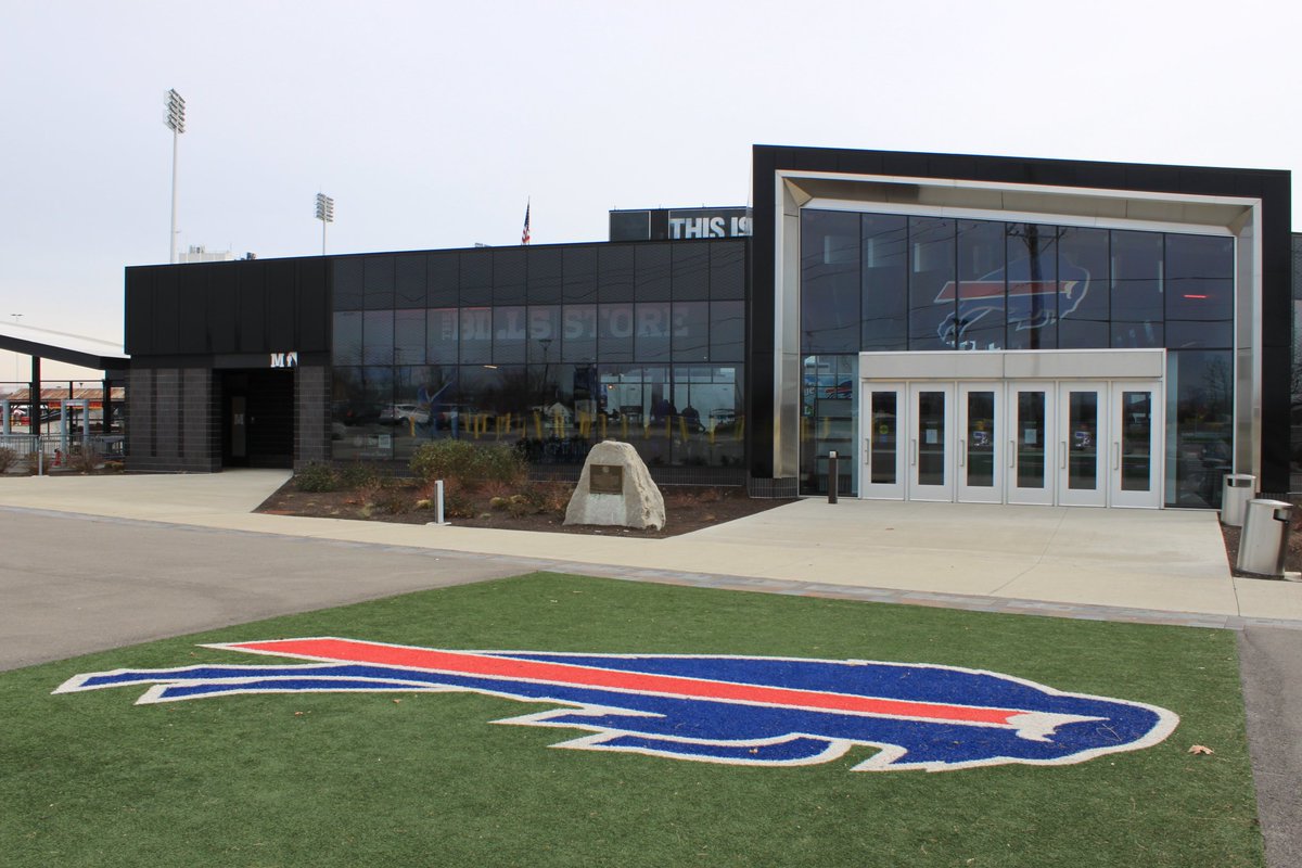 Buffalo Bills store preps for a busy weekend 