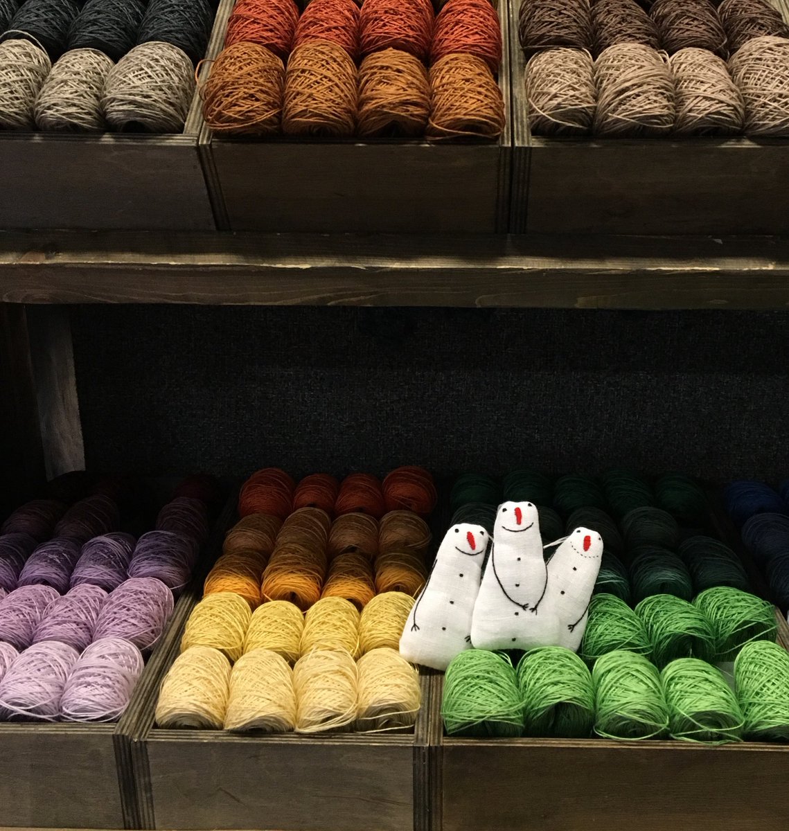 namolio's tweet photo. Cute little snowmen from @adatine adatine feeling cosy on our shelves #adatine #snowman #handmade #knittingandstitchingshow #linen https://t.co/0S0HRCwvs8