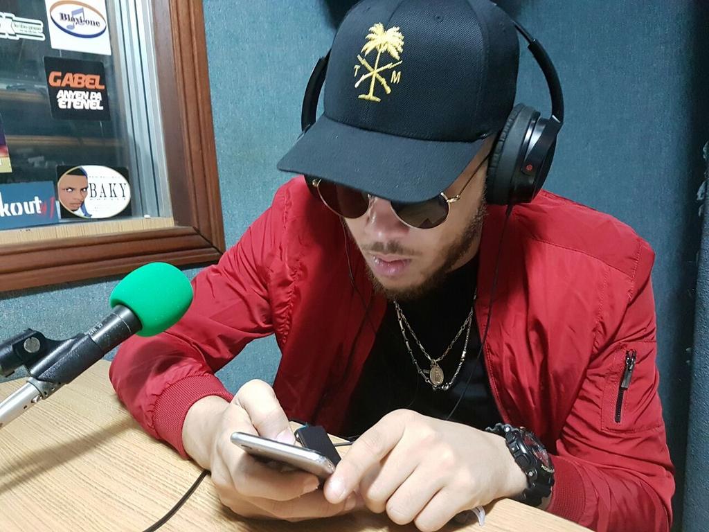 catchagencyht's tweet photo. @dr0oo live NOW at Radio Solidarité 107.3 FM with ZAGALO @Zigizag1  #SecretLOVE #PromoTour CatchMarketing #BigOProductions #CatchAGENCY https://t.co/UX3gKVyfgD