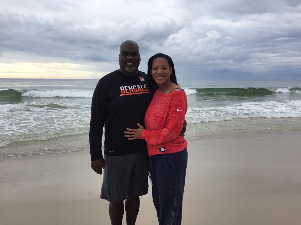 Kwray54's tweet photo. Stroll on the Beach with my sweet! #BeautifulAfricanQueen @kray1994 https://t.co/QFjRJejhGM