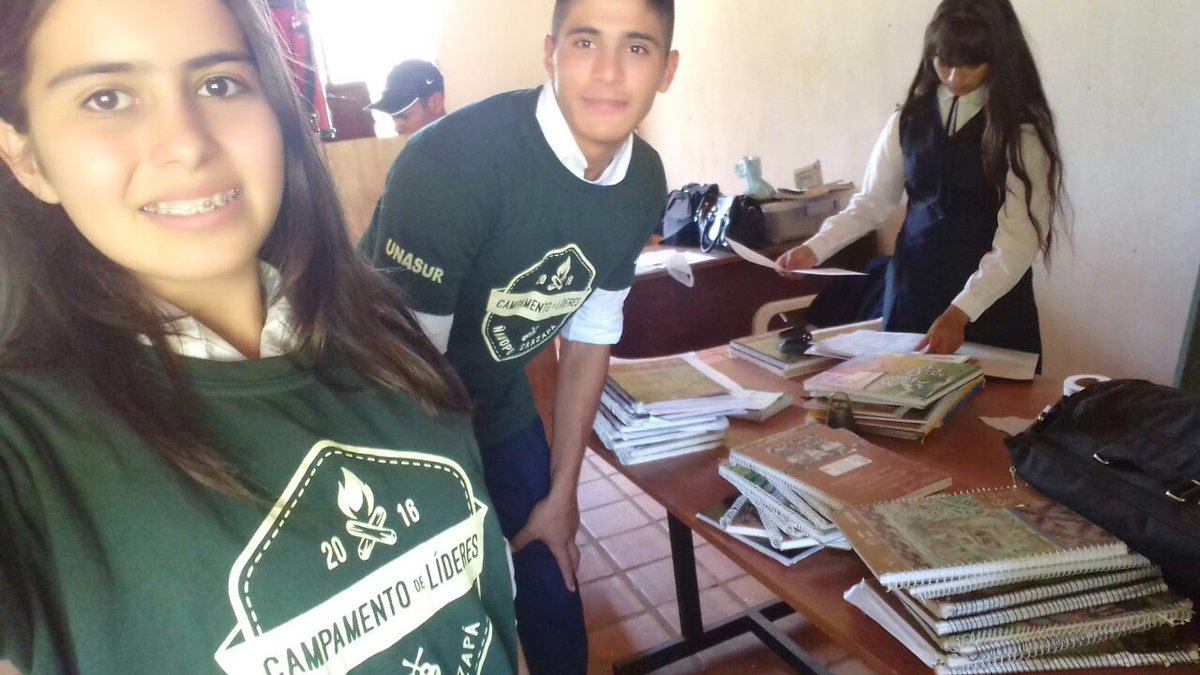 tupartidopy's tweet photo. Chicos y chicas de Caazapa se #pusieronlacamiseta y empezaron a recolectar cuadernos viejos para @ultimahojapy #elpartidodetuvida https://t.co/37AKLWmx51