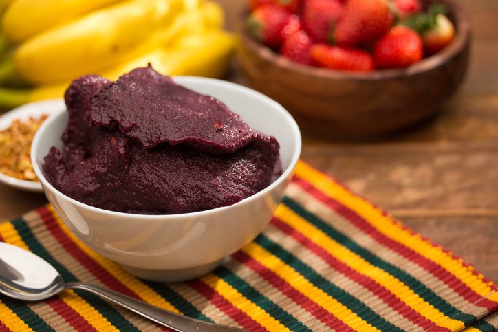 HospitalRegina's tweet photo. Açaí, a fruta roxa, é um poderoso aliado para combater o colesterol alto, além de proteger o organismo de outras doenças. #ficaadica https://t.co/OGan9UhjyU