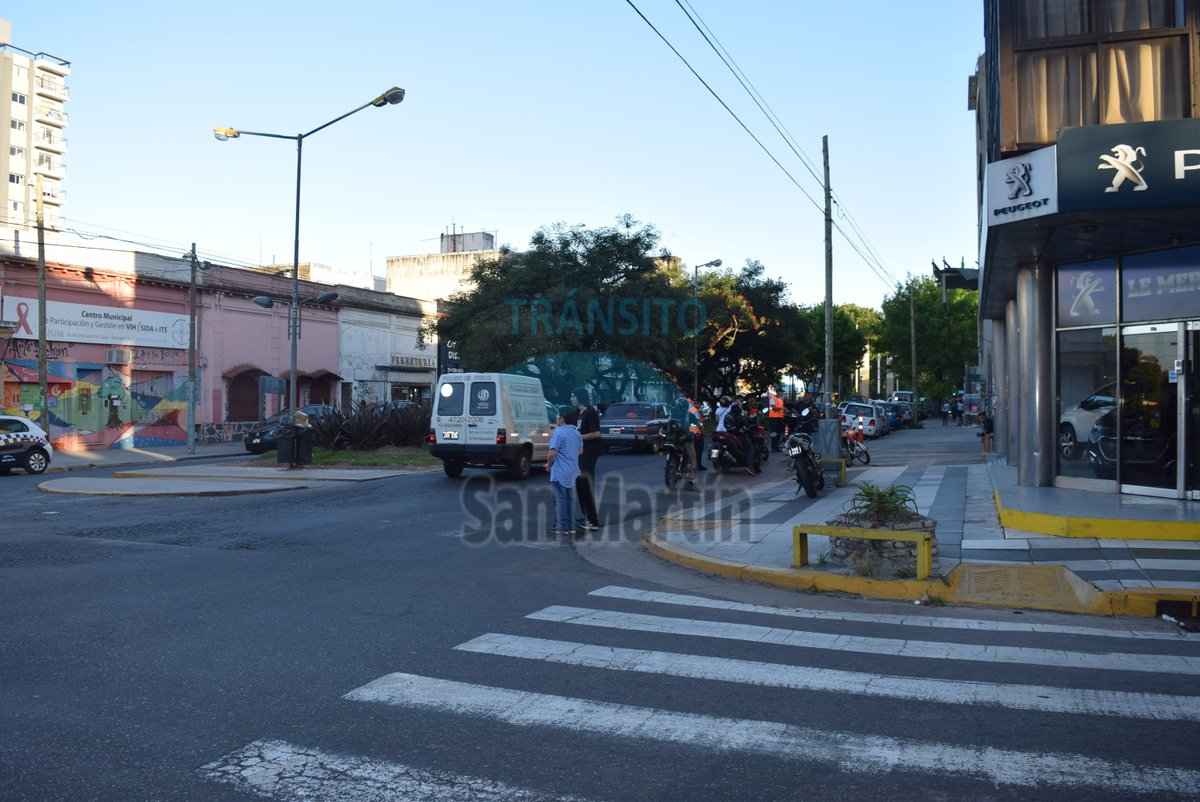 TransitoSMartin's tweet photo. Operativo de control vehicular, Mitre y Ayacucho. 23/11/2016 https://t.co/HHuMlJUcWi