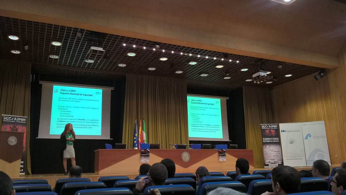 antoniogilmoy's tweet image. Interesante presentación  de @mcromerot hablando del ENS #secadmin2016