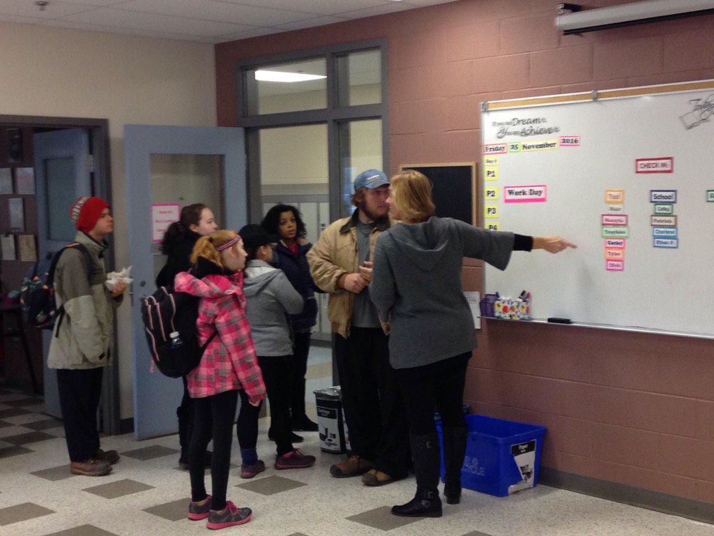 KG_CBL's tweet photo. AVHS Career Access students organizing for co-op work placements! #careerexploration @avrsb @avrsbprograms https://t.co/ofqqdfCiDH