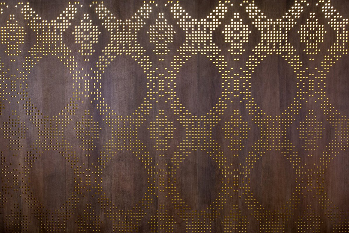 BenaresMadrid's tweet photo. #Indiandeco: La madera, las luces tenues y los colores son la esencia de Benares, elementos naturales para hacer acogedor nuestro salΓ³n. https://t.co/uwcHEHThQr