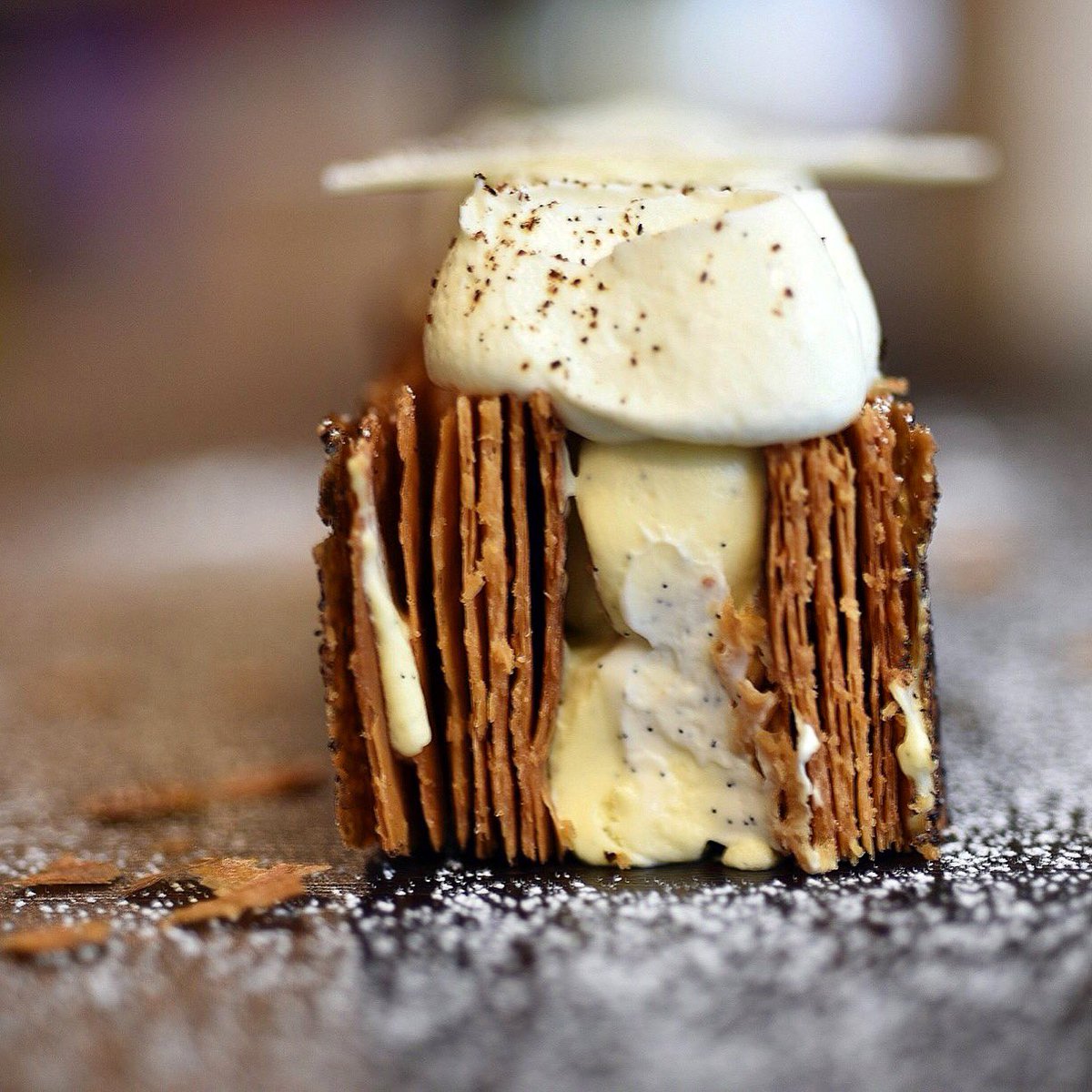 Un Dimanche à Paris tweet media