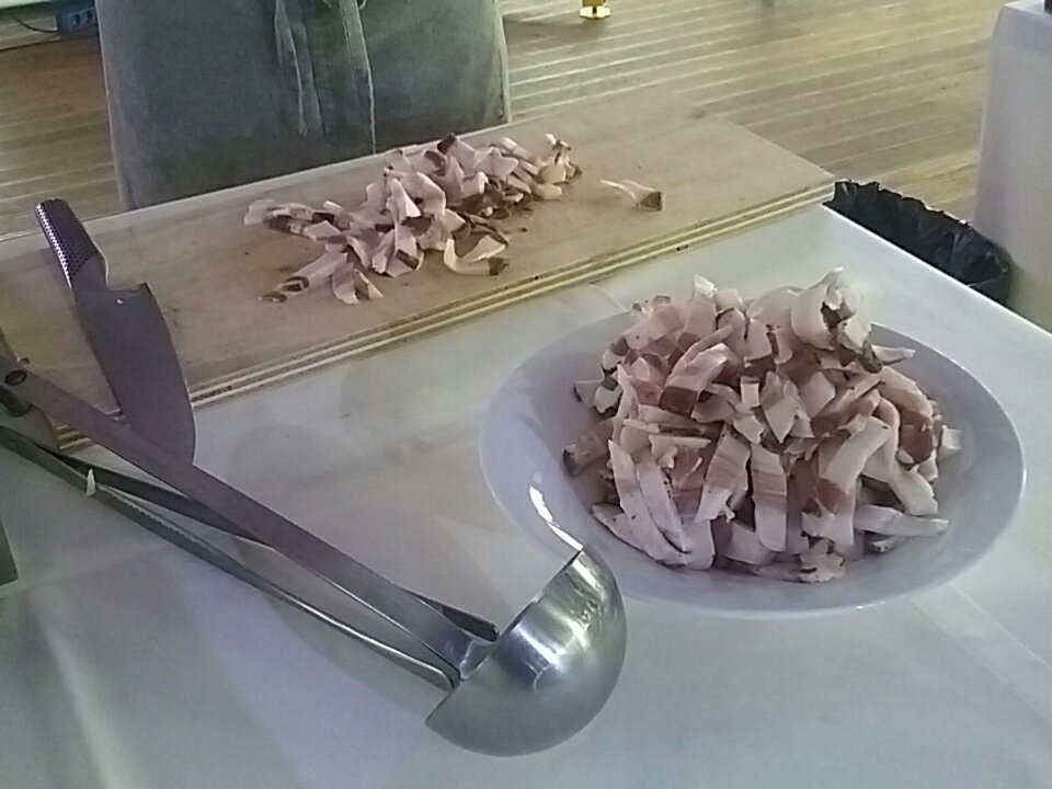 valeriaserrator's tweet photo. Gli #errori della #Amatriciana. Secondo #showcooking della giornata con Aurelio Caraffa.  @Comunica_Media #foodwine&amp;co. https://t.co/yvwS8dQ3xa