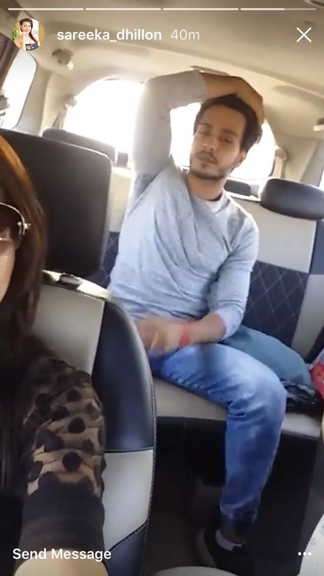 ParamBhatia_FC's tweet photo. And @8paramsingh Spotted doing his favourite thing- Doing his hair!๐๐
#HailParam
#ParamRocks https://t.co/5dQO0t6FBn