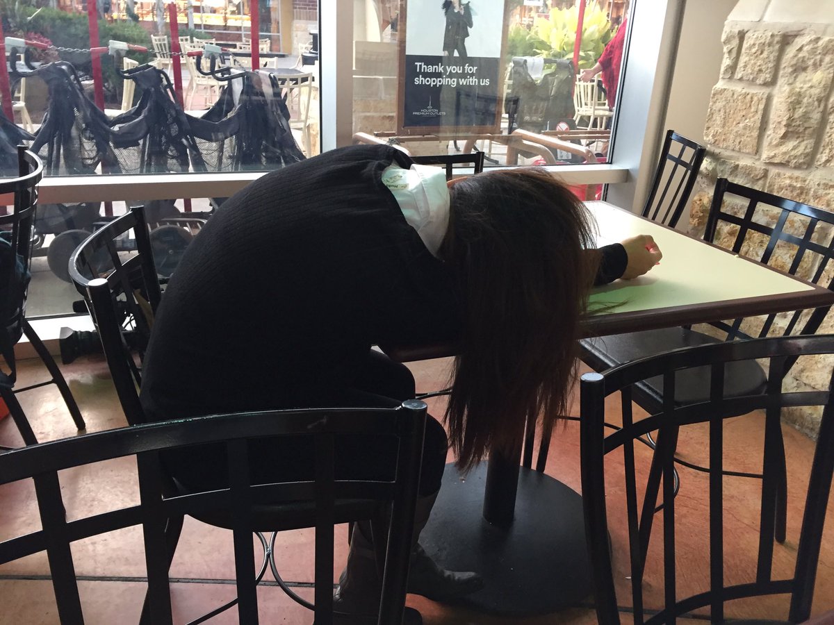 pogovox's tweet image. #BlackFriday casualties as all-night shoppers succumb to exhaustion here at Houston Premium Outlets. Don't be a statistic :-D #HowToHouston