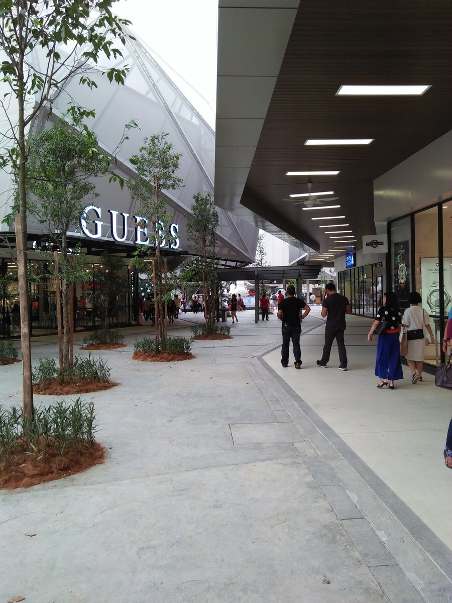 AliffRayyann's tweet image. New opening outlet mall #designvillage  Mall Penang. Tempat shopping baru Kat Penang la