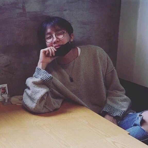vocaIrap's tweet photo. hoseok in his boyfriend state https://t.co/z3YEkT18je