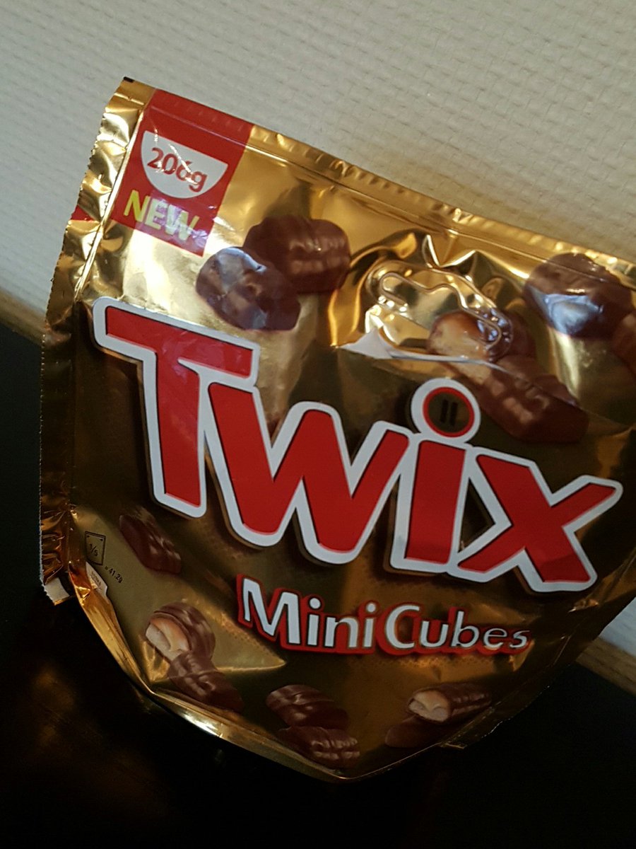 ThibaudVezirian's tweet photo. Attendre qu'il soit 4h avec des #MiniCubes sous le nez 😐 https://t.co/WNUTsEX70S