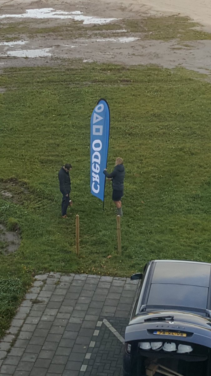 De vlaggen van #Credo voor het project #Lunettenhof worden gepland.. Binnenkort nieuwe buren?! #Europapark