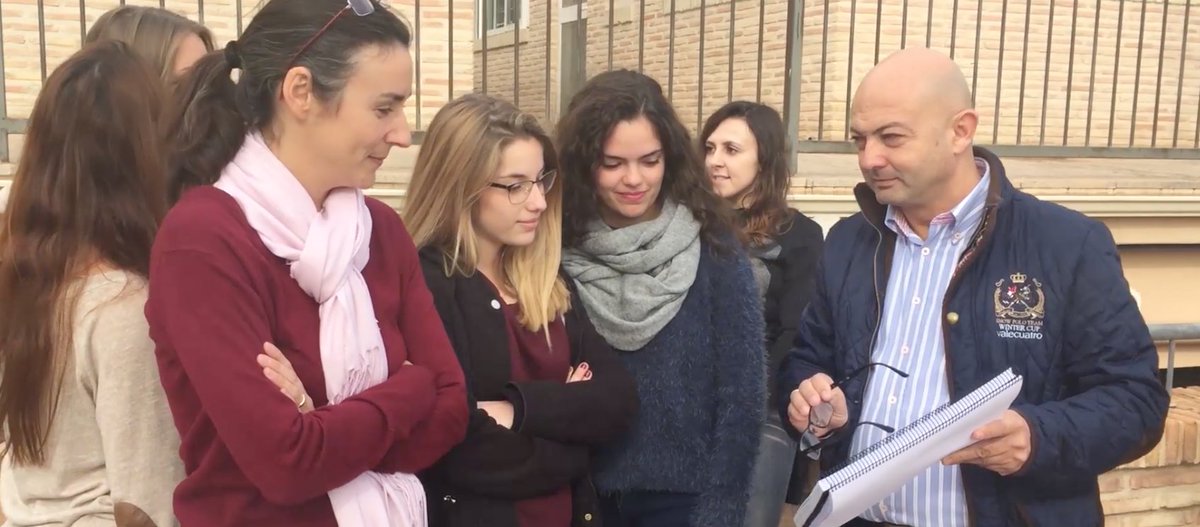 UCAM's tweet photo. Os presentamos el espectacular #MannequinChallenge de la @UCAM con más de mil participantes y recorriendo el campus.
https://t.co/4GSPV5odJG https://t.co/Bbvdx0r8vr